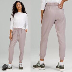 Lululemon On The Fly Jogger 28” Woven-Size 8-Dark Chrome-NEW-$118 Retail!